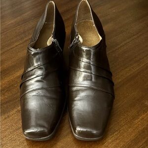 AEROSOLES Women’s Dark Brown Leather Dress Oxfords with Subtle Band Detailing